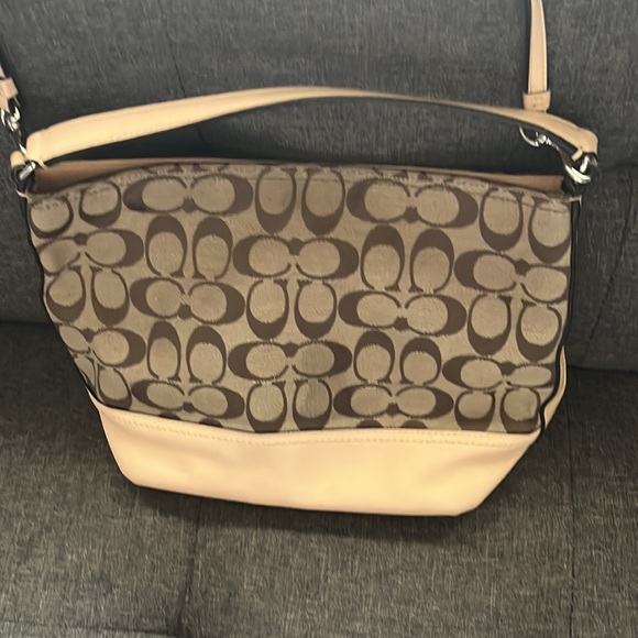 Gorgeous small Coach bag - Picture 2 of 3